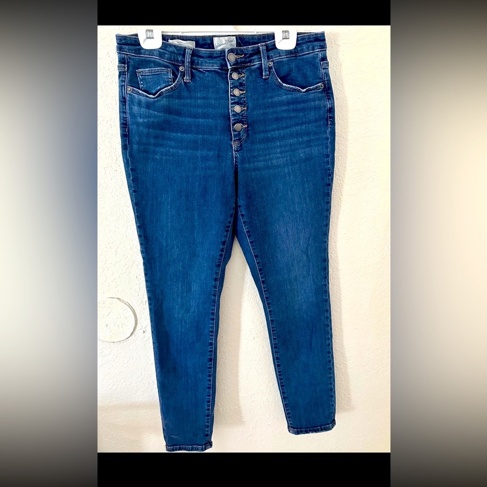 12/31 R Universal Thread Women's High-Rise Skinny Jeans with button fly